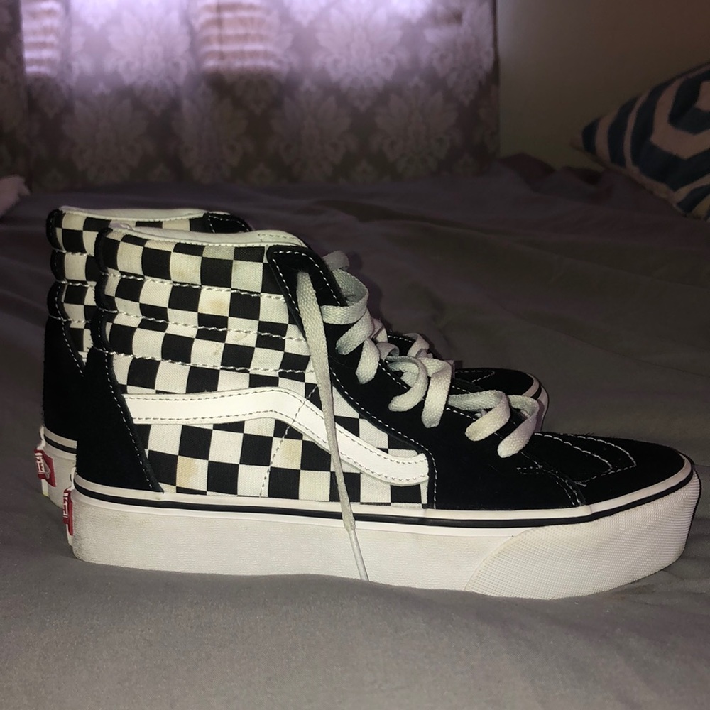 Platform Black & White checkered high top vans